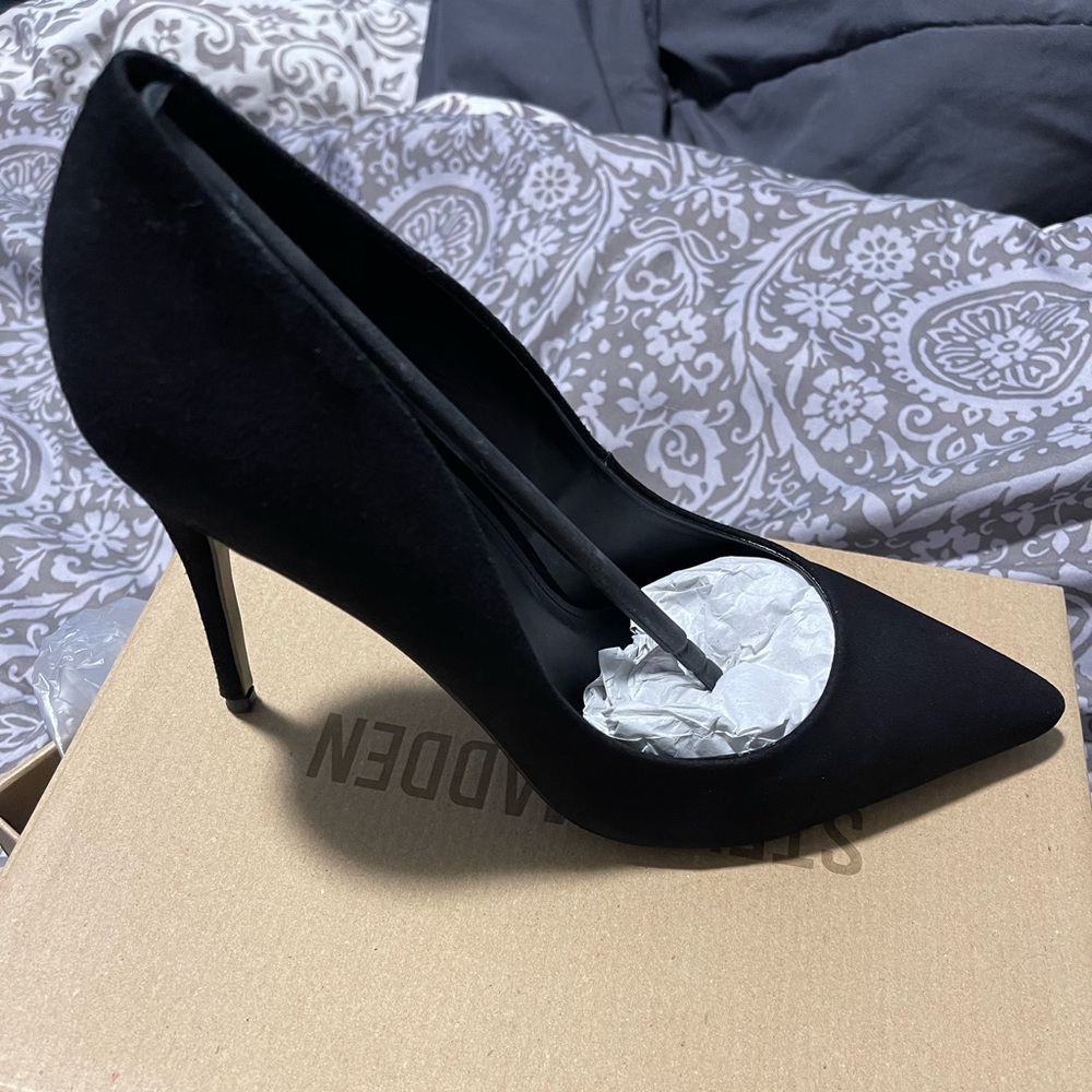 Steve Madden Daisie pumps 9.5